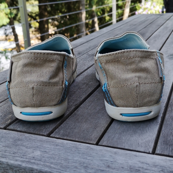 Women's canvas Crocs slip ons - Picture 6 of 10